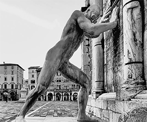 Con le grandi sculture di Emanuele Giannelli, Barga diventa uno straordinario museo a cielo aperto