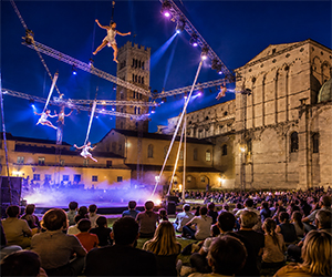 Musei aperti, luci, musica, spettacoli e shopping: il 29 agosto a Lucca torna la 