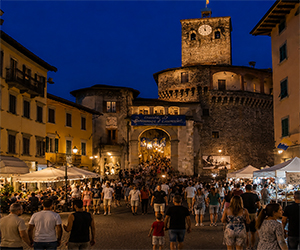Castelnuovo Garfagnana, undici notti di festa: entra nel vivo la 43ª Settimana del Commercio