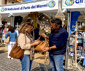 Borgo Giannotti diventa una boutique all’aperto: arrivano gli Ambulanti di Forte dei Marmi