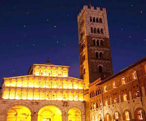 Bagno di folla a Lucca per la Festa di Santa Croce